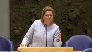 ‘Falende en mislukte’ VVD-minister Van der Wal over benzineprijs: ‘Vier euro? Prima, dat kunnen we hebben’.
