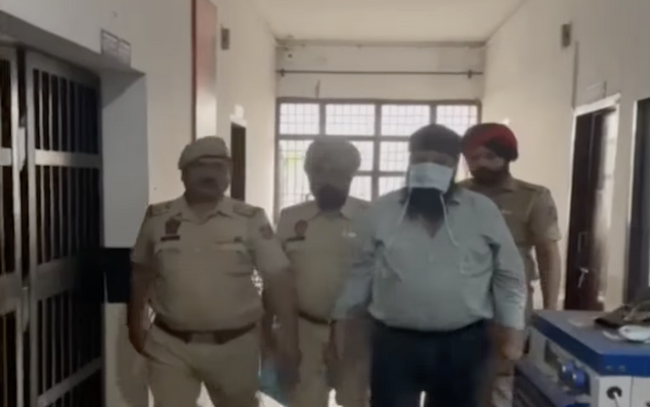 FBI arresteert meest gezochte fraudeur van sociale voorzieningen die zich schuilhield in India.
