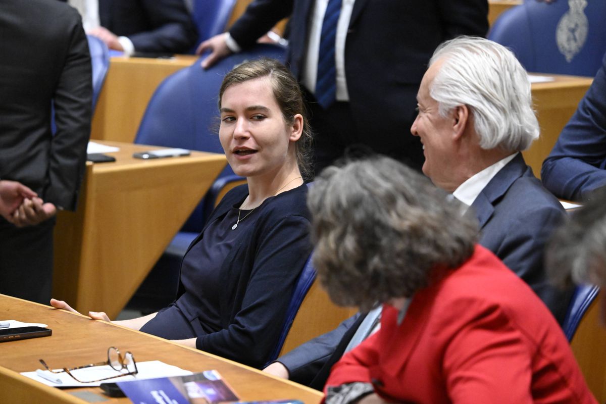 Peiling De Hond: FVD stijgt naar plek 3 met 17 zetels.