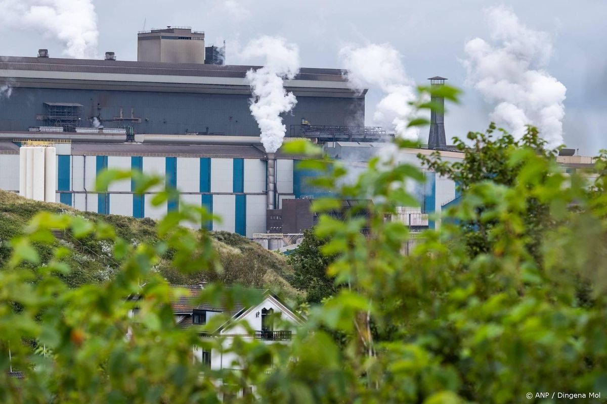 RIVM: neergedaald stof rond Tata Steel iets minder vervuild.