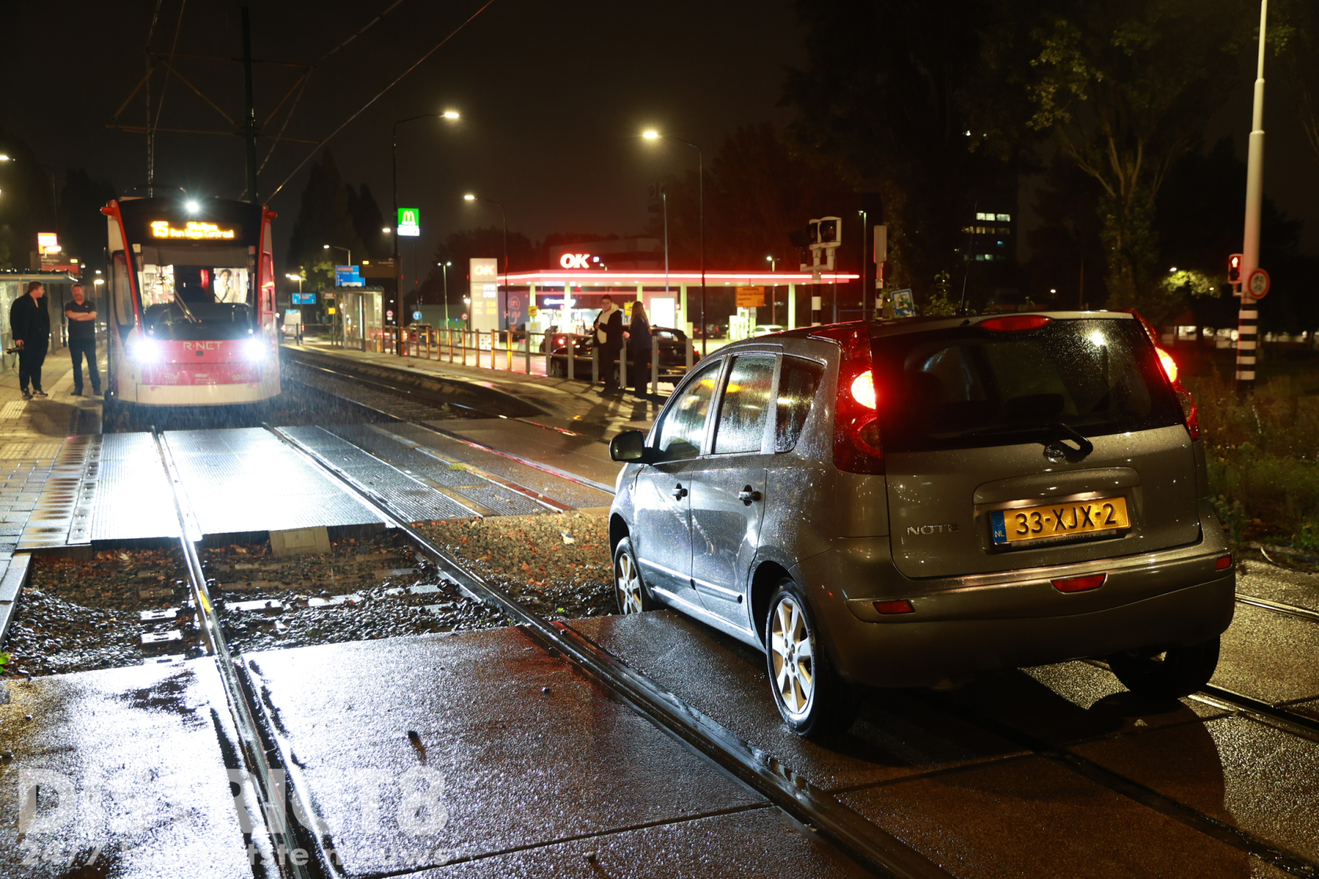 Tramverkeer gestremd nadat auto tussen sporen beland Laan van Hoornwijck Rijswijk