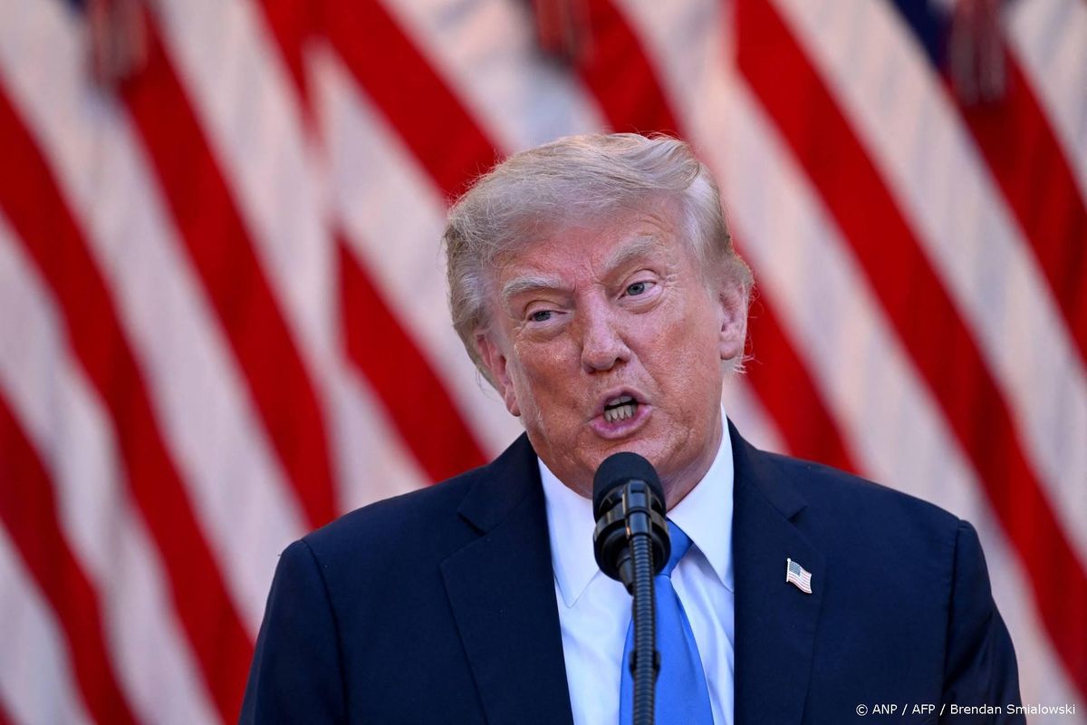 Trump vraagt hooggerechtshof om beperken poststemmen toe te staan.