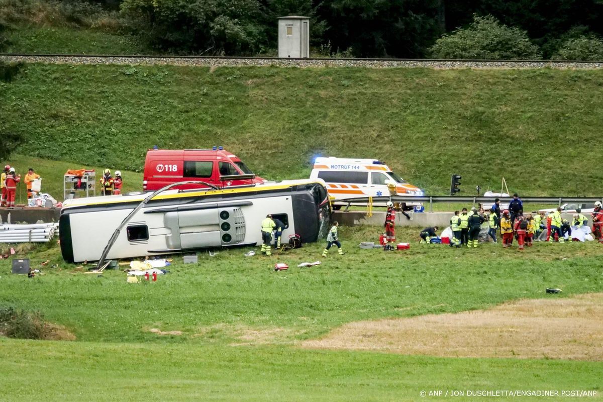 Vier betrokkenen busongeluk Zwitserland keerden zondag terug.