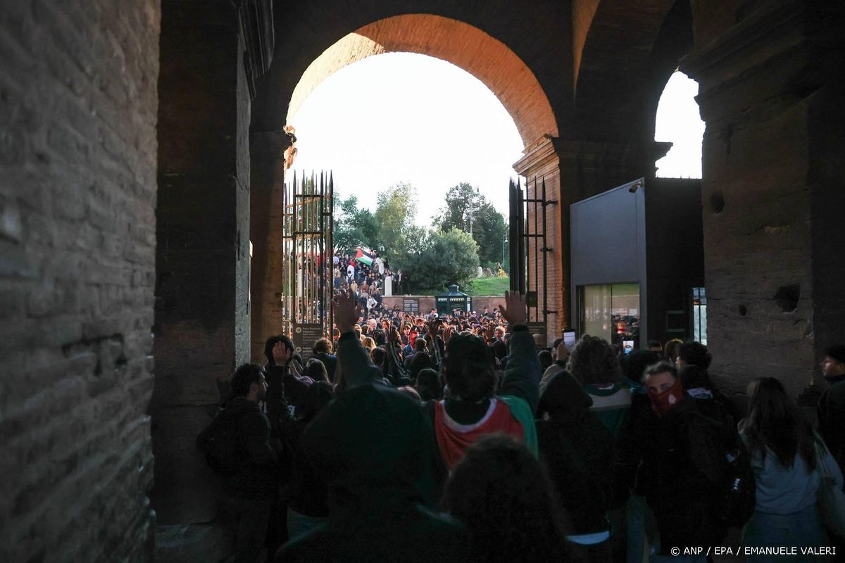 Demonstranten bezetten het Colosseum in Rome.