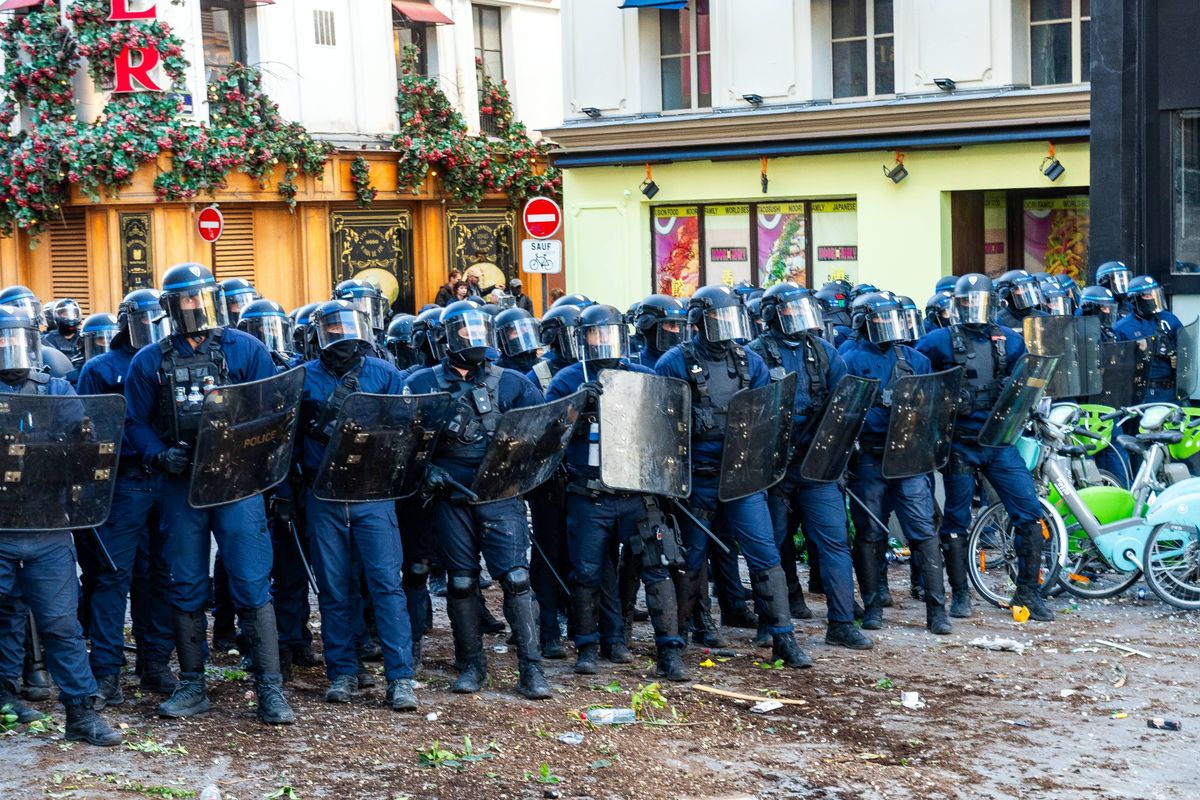 Frankrijk bereidt zich voor op onrustige zaterdag en stuurt militairen de straat op: "We zullen er zijn!".