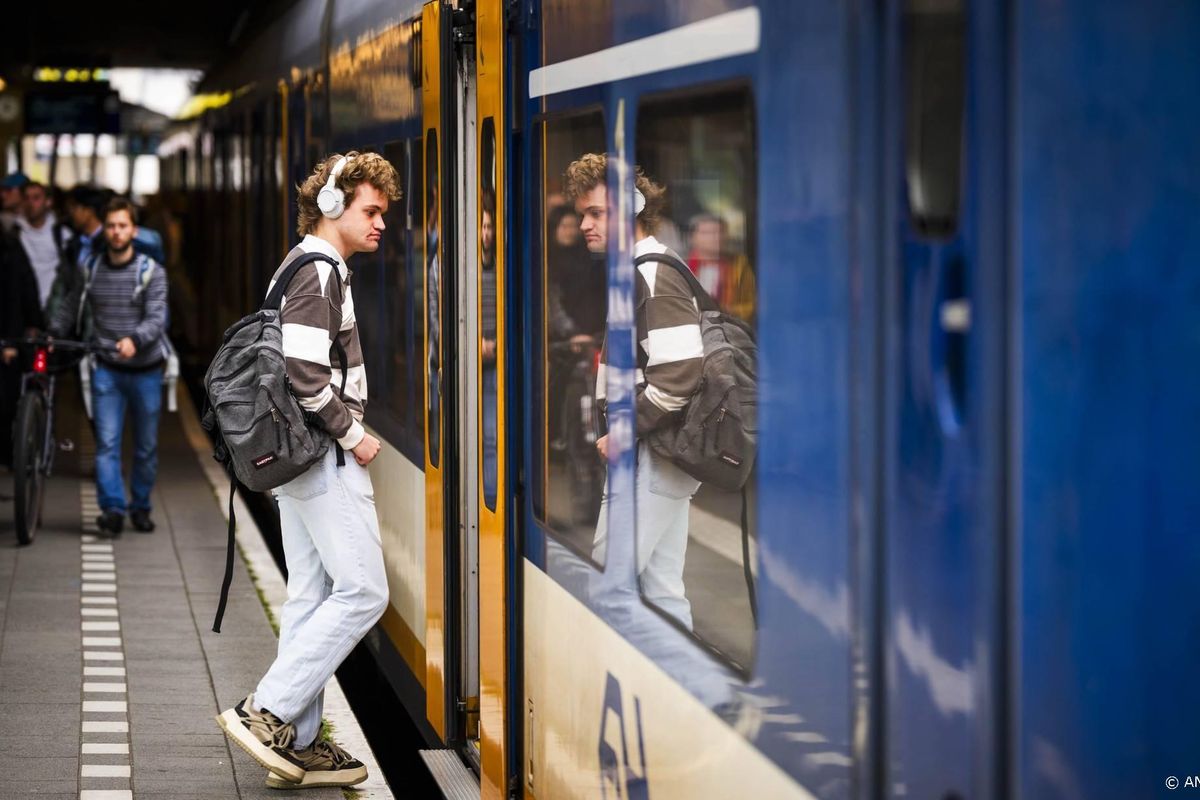 Rond Utrecht minder treinen door tekort aan verkeersleiders.