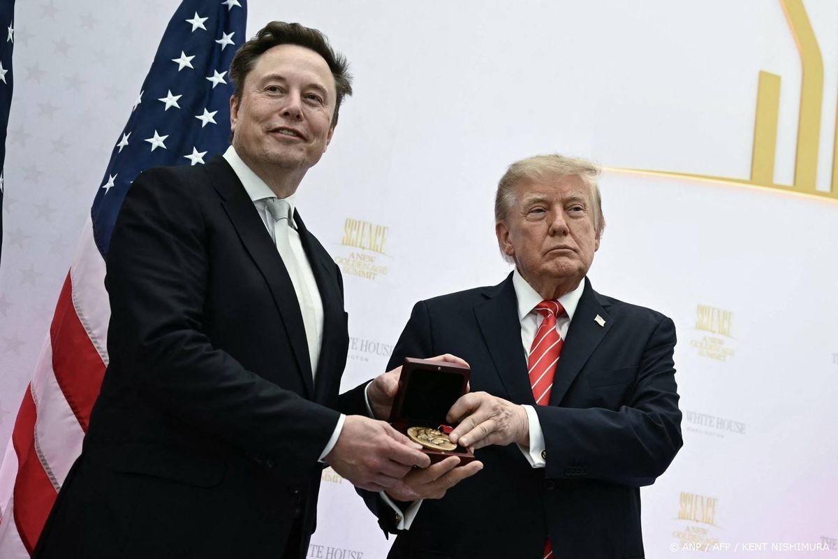 WSJ: Trump vroeg Musk Starlink-beperkingen Oekraïne op te heffen.
